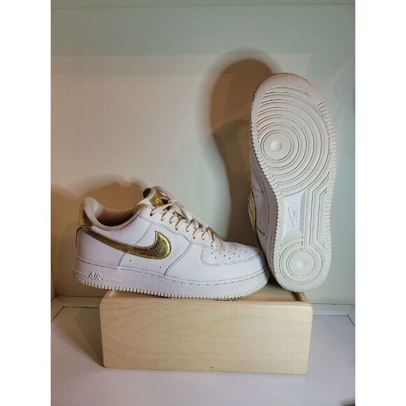 Nike Air Force 1 Low Gold Foil Swoosh Men's 10 - Picture 4 of 5
